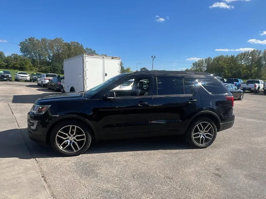 2017 Ford Explorer Sport photo 1