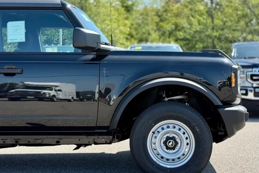 2025 Ford Bronco Base photo 1