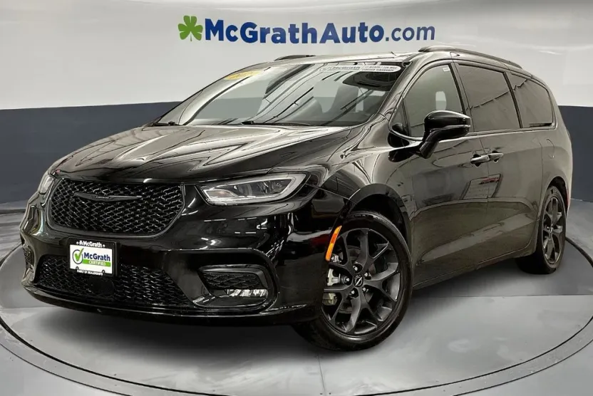 2021 Chrysler Pacifica Touring L photo 1
