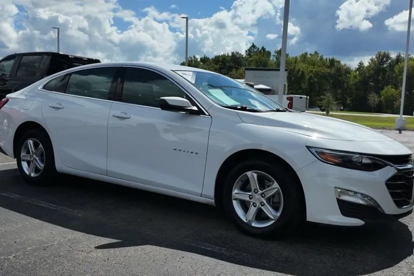 2024 Chevrolet Malibu 1LT photo 1