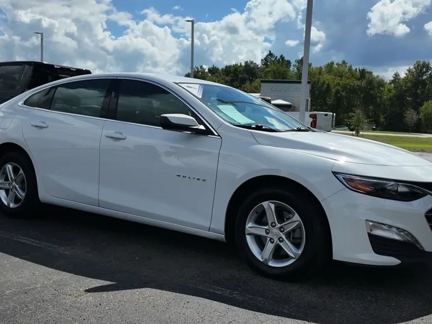 2024 Chevrolet Malibu 1LT photo 1