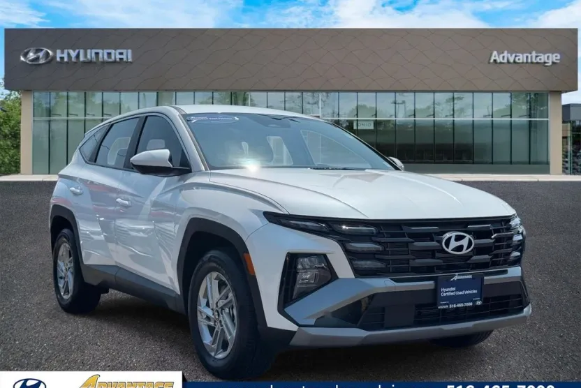 2025 Hyundai Tucson SE photo 1