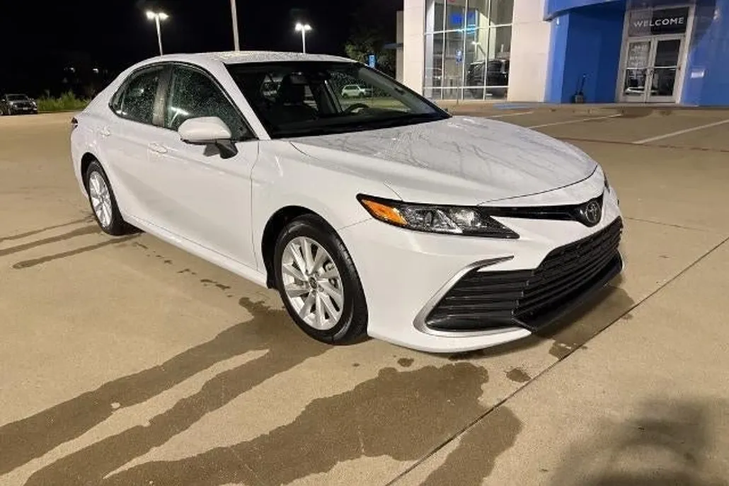2024 Toyota Camry LE SE photo 1