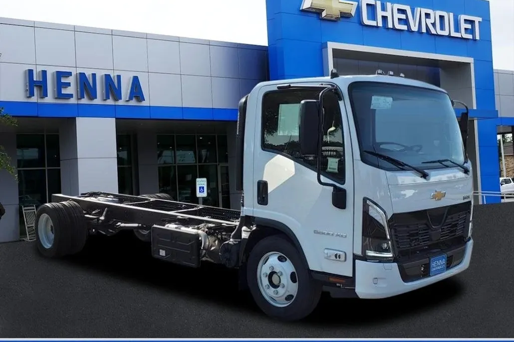2025 Chevrolet Silverado photo 1
