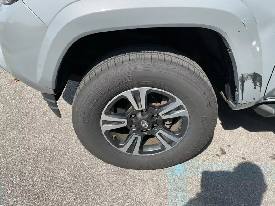 2018 Toyota Tacoma TRD Sport 4x4 Double Cab photo 1