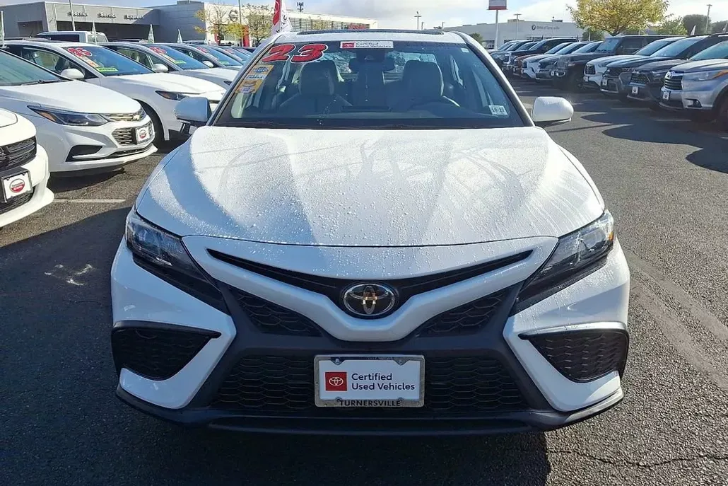 2023 Toyota Camry SE photo 1