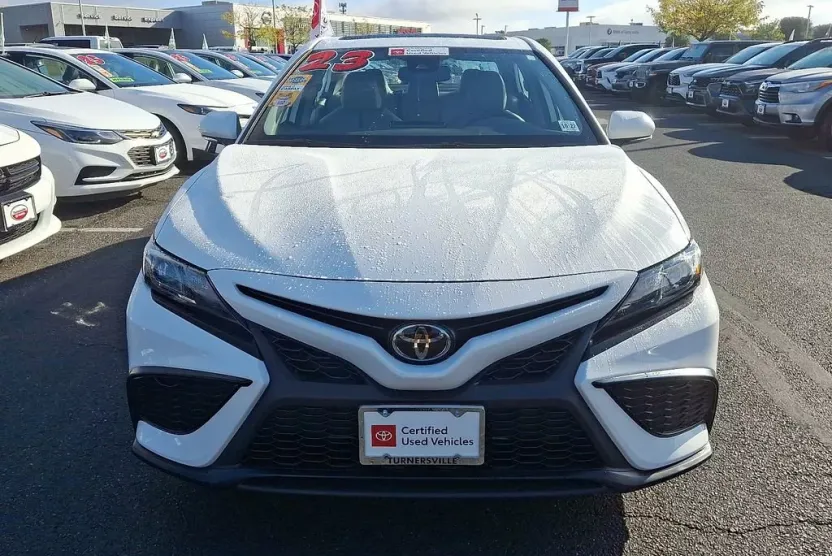 2023 Toyota Camry SE photo 1