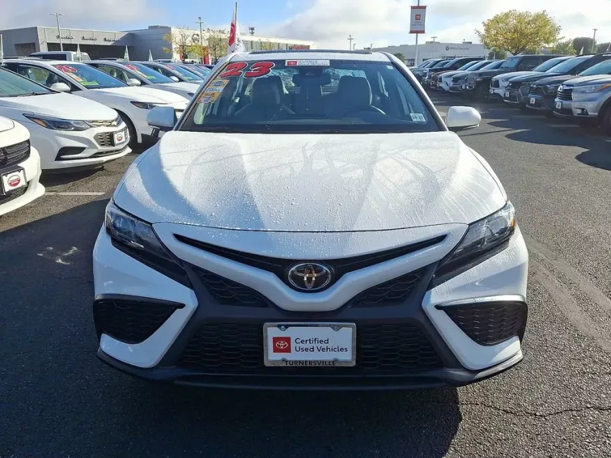 2023 Toyota Camry SE photo 1