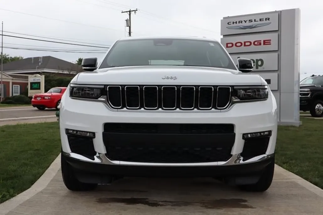 2025 Jeep Cherokee Limited photo 1