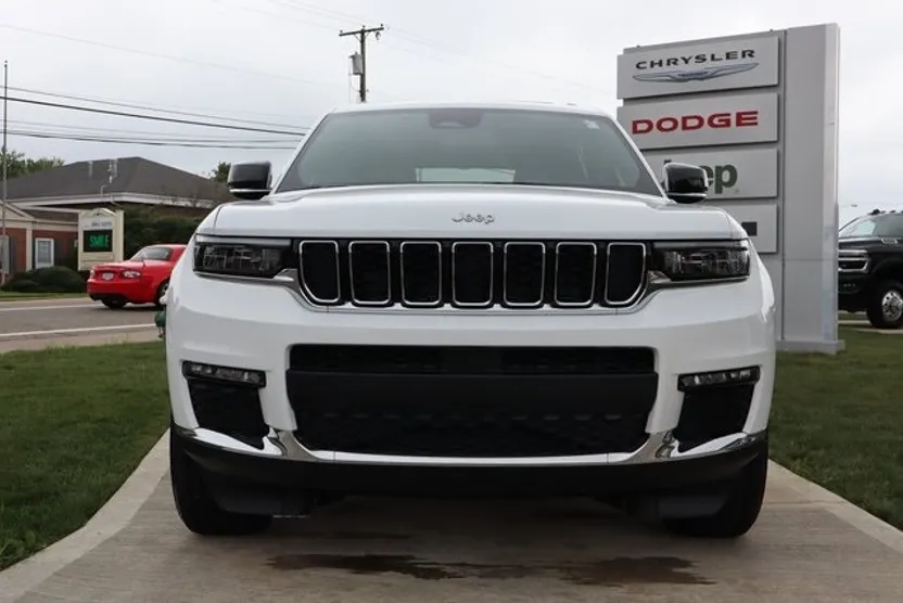 2025 Jeep Cherokee Limited photo 1