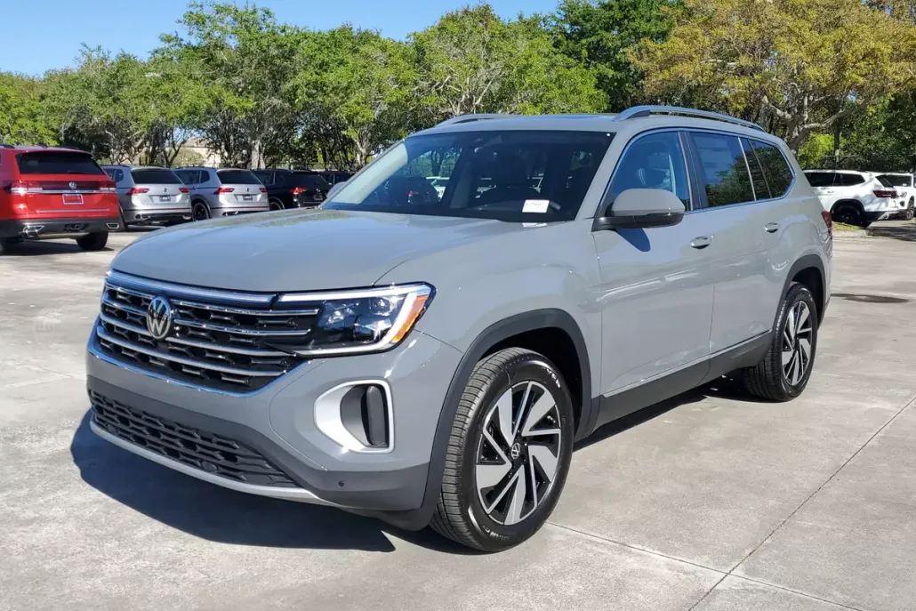2025 Volkswagen Atlas SEL photo 1