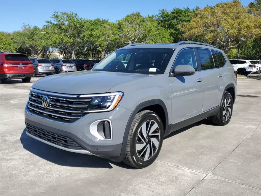 2025 Volkswagen Atlas SEL photo 1