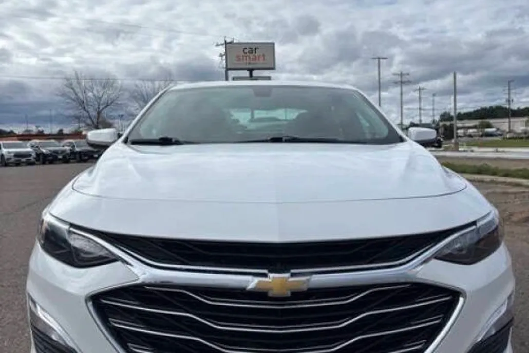 2022 Chevrolet Malibu LS photo 1
