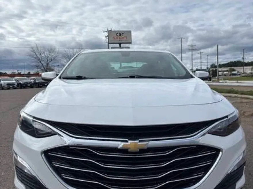 2022 Chevrolet Malibu LS photo 1