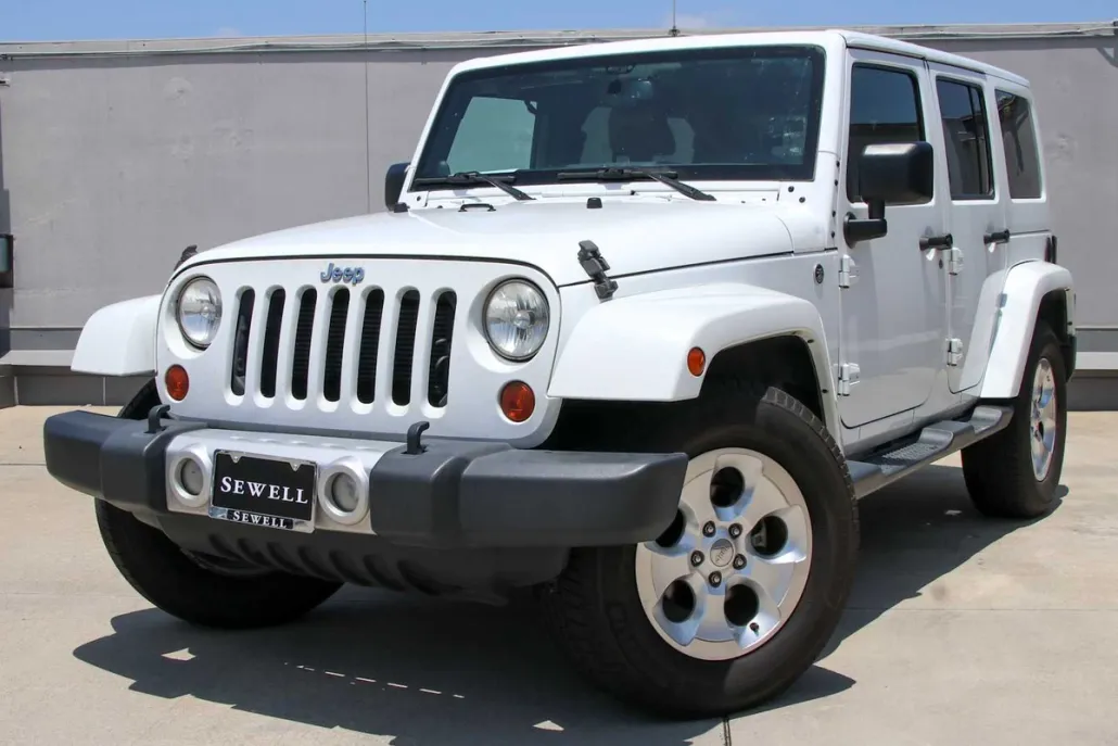 2013 Jeep Wrangler Unlimited Sahara photo 1