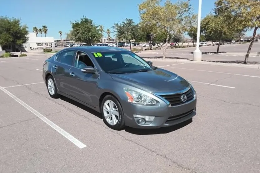 2015 Nissan Altima 2.5 SV photo 1