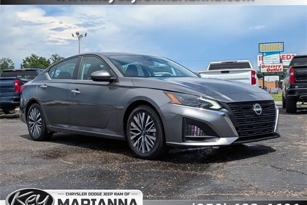 2023 Nissan Altima 2.5 SV photo 1