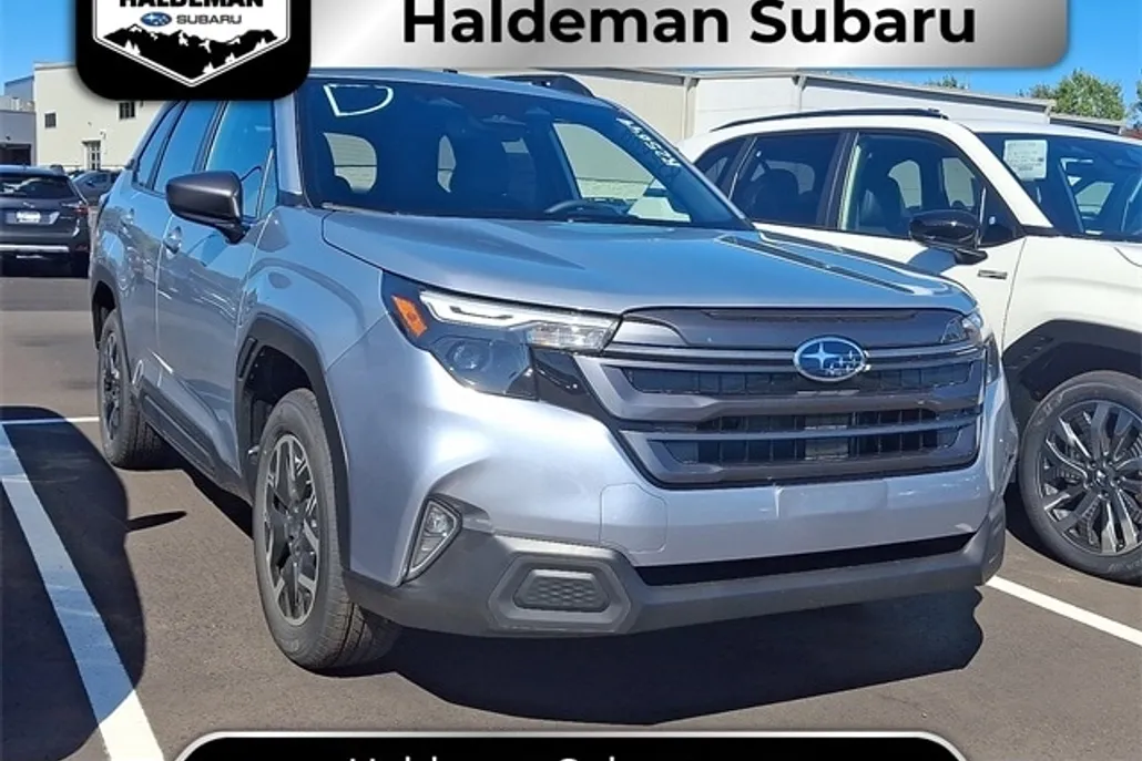 2025 Subaru Forester Premium photo 1