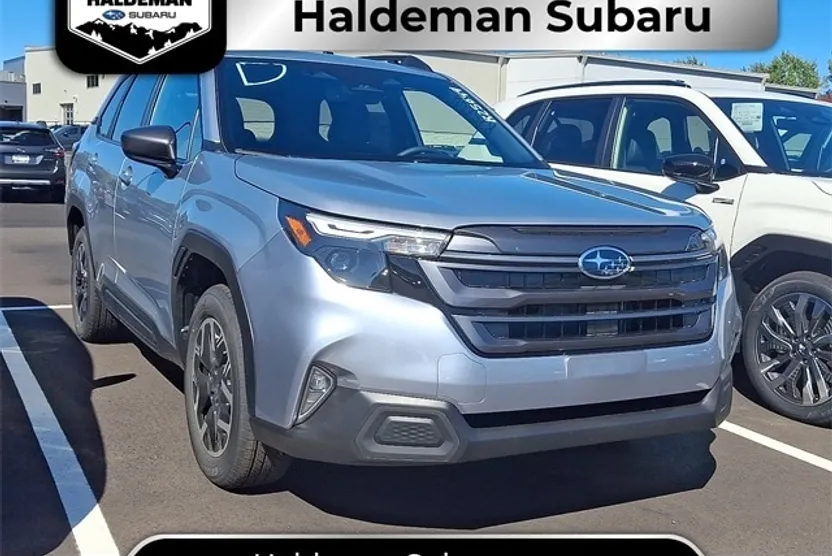 2025 Subaru Forester Premium photo 1