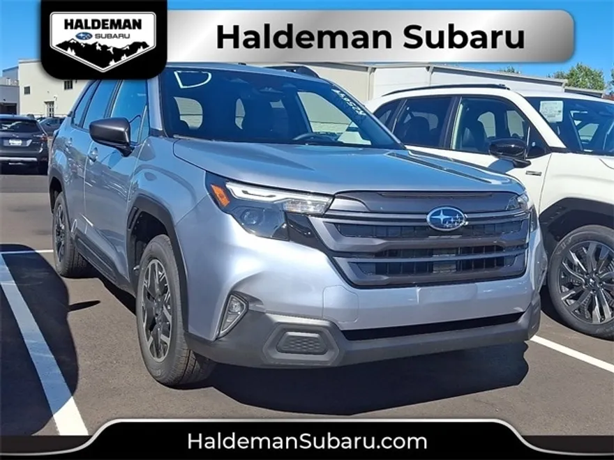 2025 Subaru Forester Premium photo 1