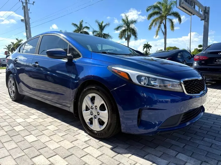 2017 Kia Forte LX Base photo 1