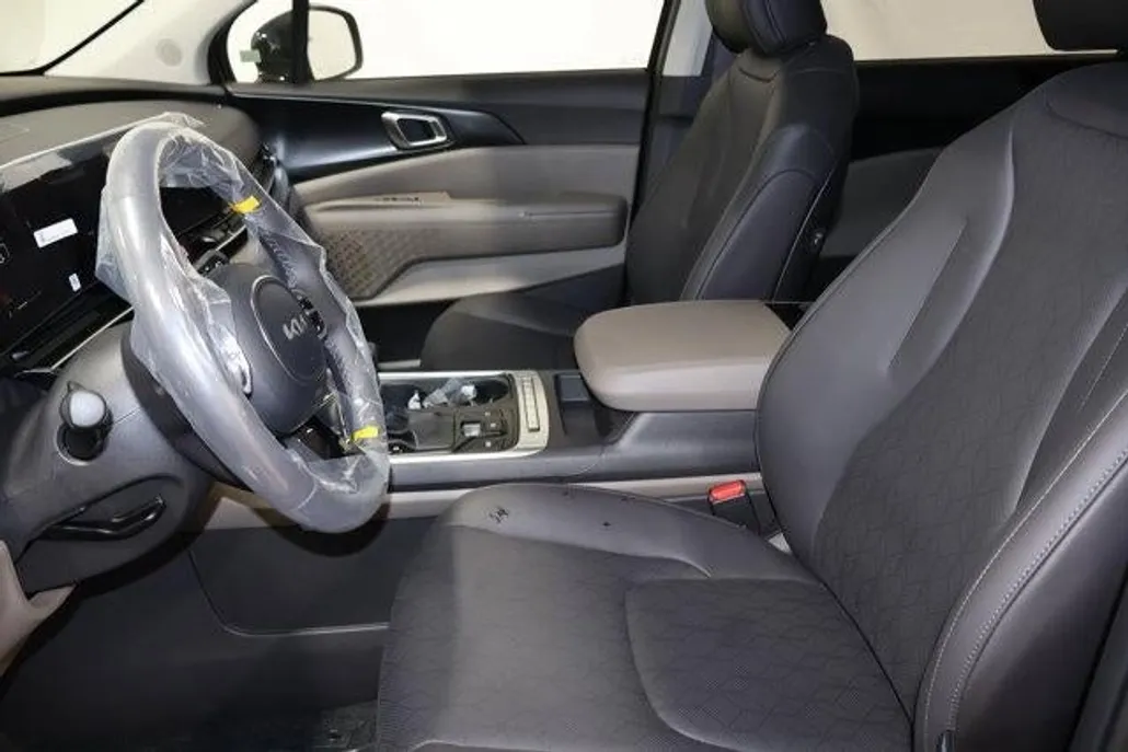 2026 Kia Carnival LXS photo 1