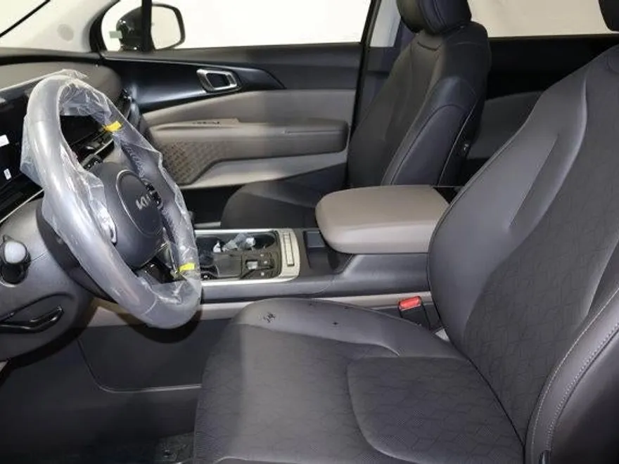 2026 Kia Carnival LXS photo 1