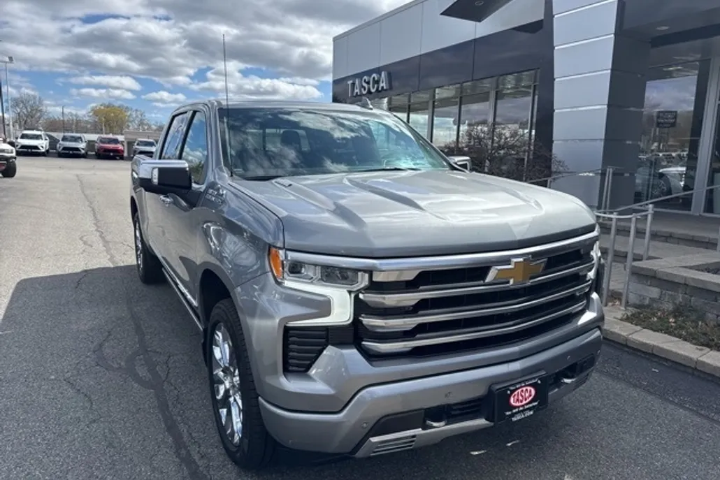 2023 Chevrolet Silverado 1500 High Country photo 1