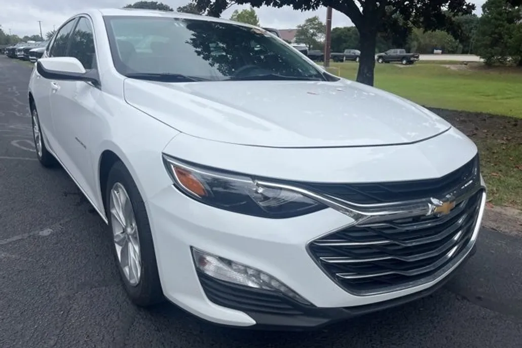2024 Chevrolet Malibu 1LT photo 1