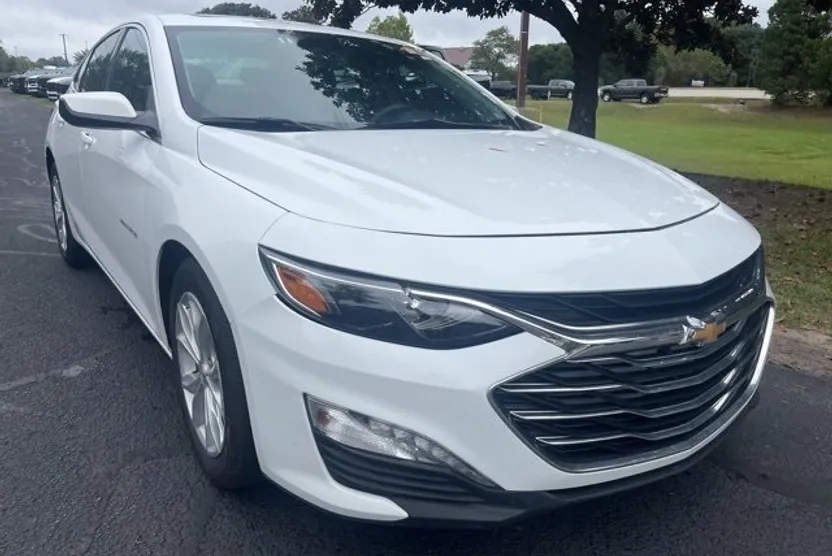 2024 Chevrolet Malibu 1LT photo 1