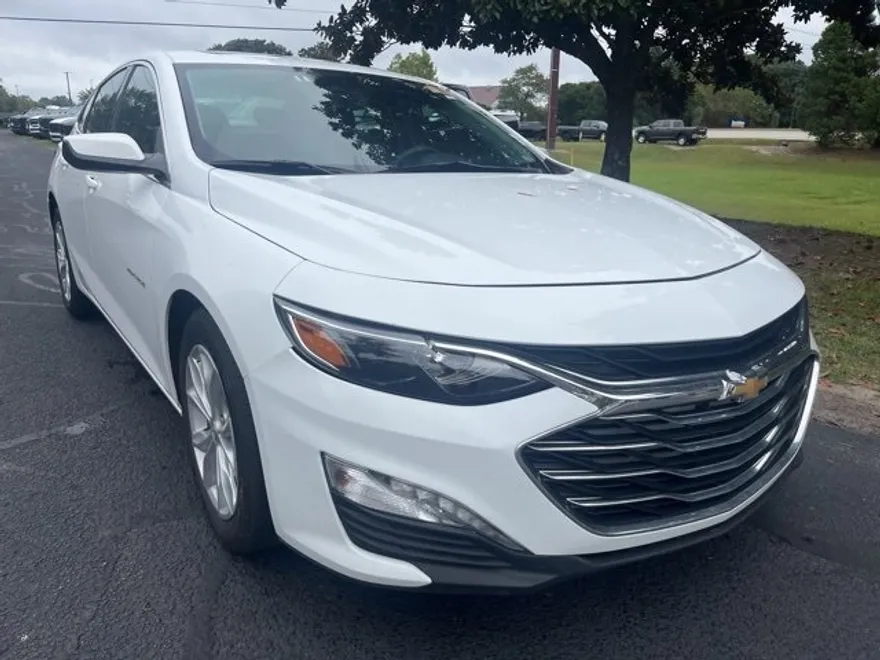 2024 Chevrolet Malibu 1LT photo 1