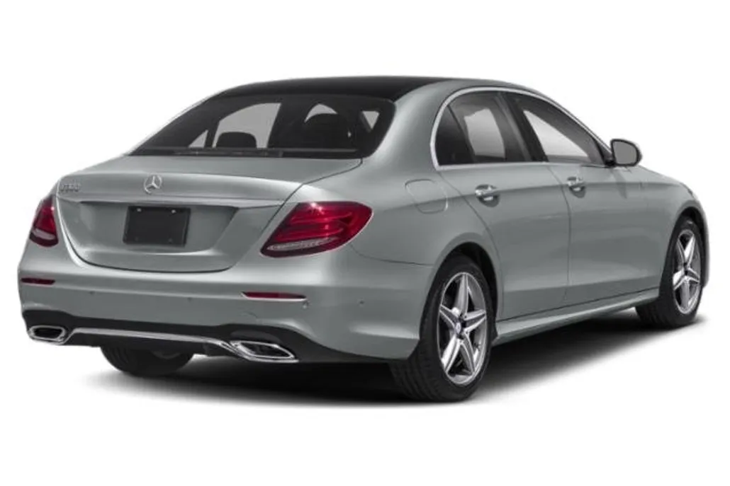 2018 Mercedes Benz E 300 4MATIC photo 1