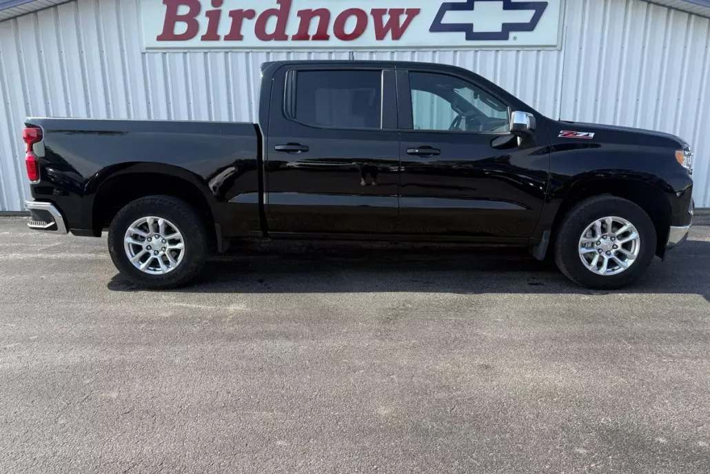 2023 Chevrolet Silverado 1500 LT photo 1