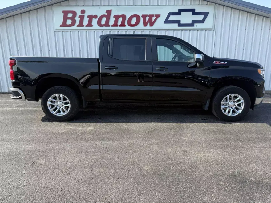 2023 Chevrolet Silverado 1500 LT photo 1