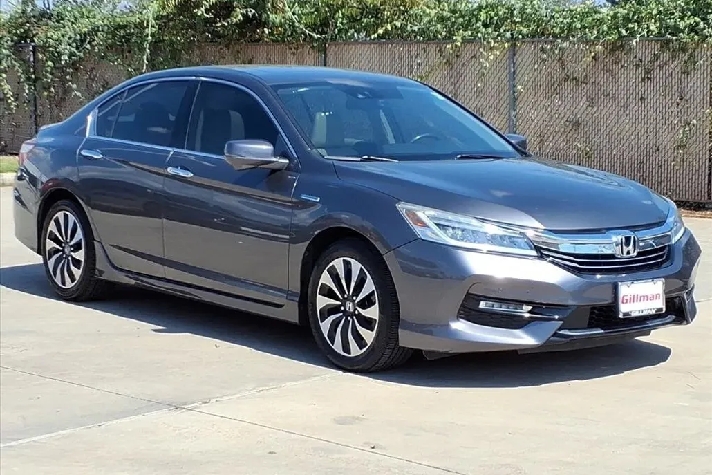 2017 Honda Accord Hybrid Touring photo 1