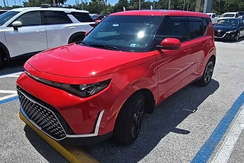 2024 Kia Soul EX photo 1