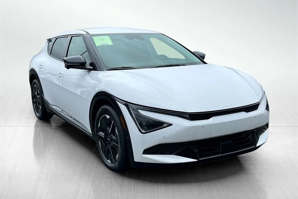 2025 Kia EV6 Wind photo 1