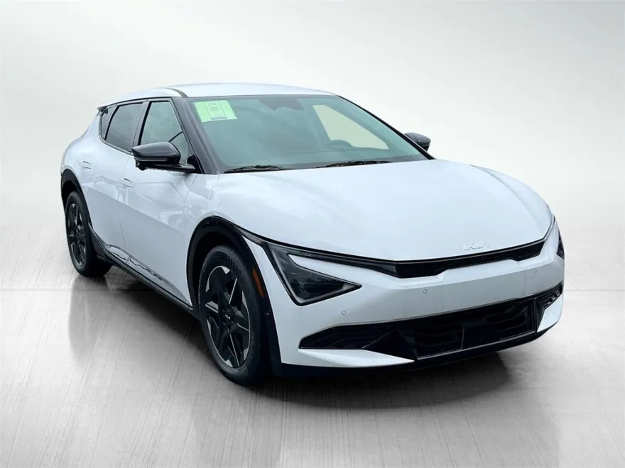 2025 Kia EV6 Wind photo 1