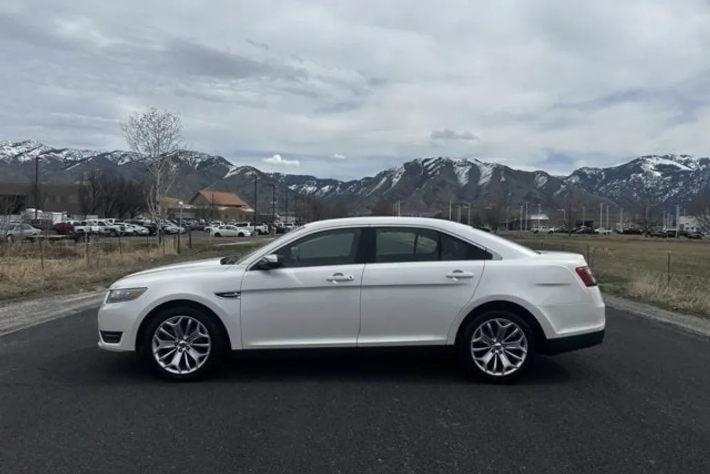 2014 Ford Taurus Limited photo 1