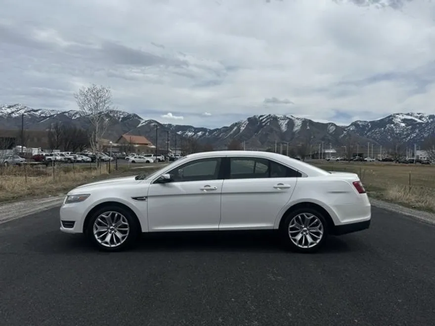2014 Ford Taurus Limited photo 1