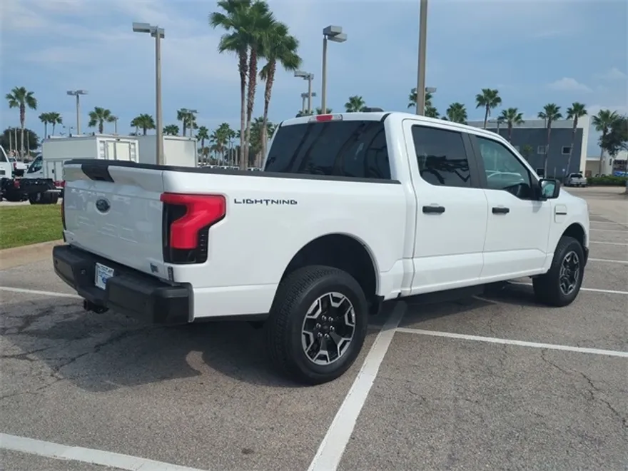 2022 Ford F-150 Lightning photo 1