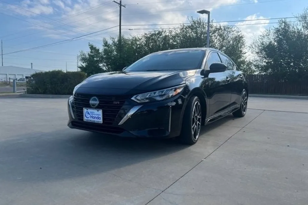 2024 Nissan Sentra SR photo 1