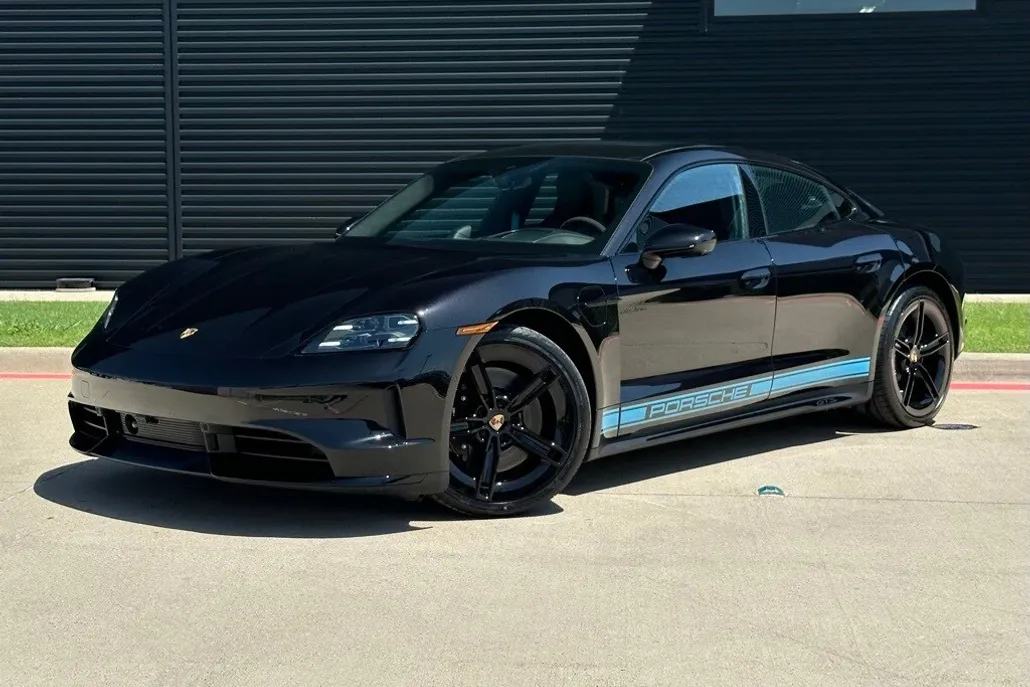 2025 Porsche Taycan GTS photo 1