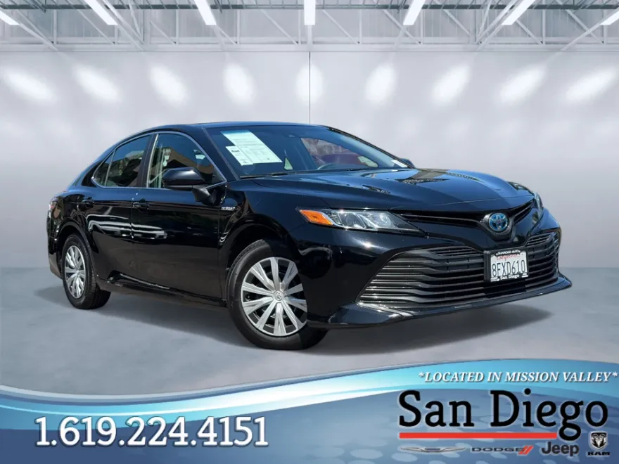 2018 Toyota Camry Hybrid LE photo 1