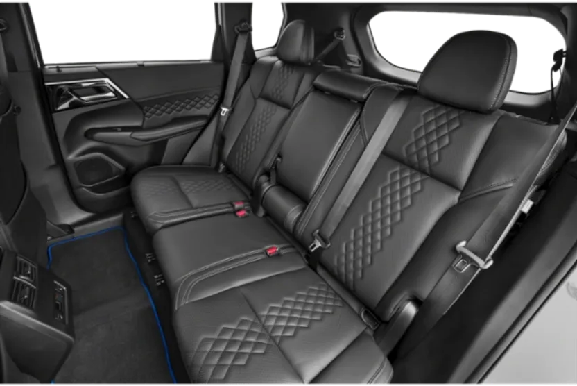 2025 Mitsubishi Outlander PHEV SEL Black Edition photo 12