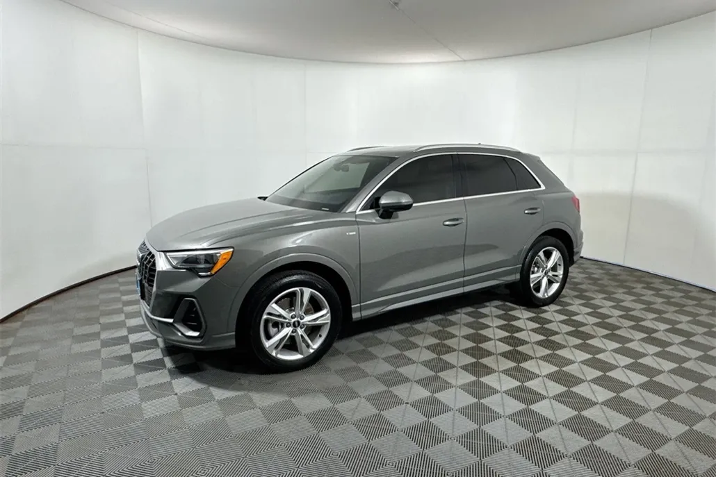 2022 Audi Q3 S line Premium photo 1