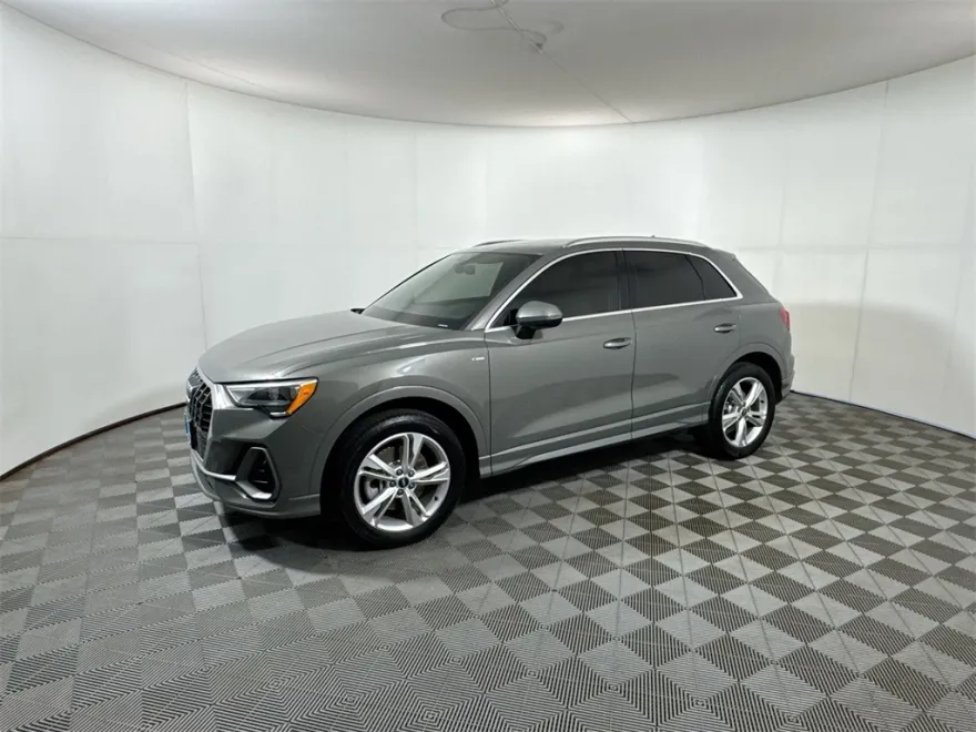 2022 Audi Q3 S line Premium photo 1