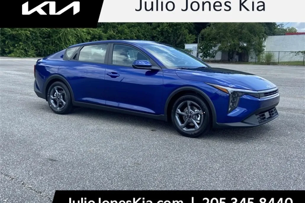 2025 Kia K4 GT-Line photo 1
