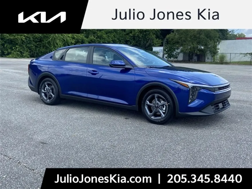 2025 Kia K4 GT-Line photo 1