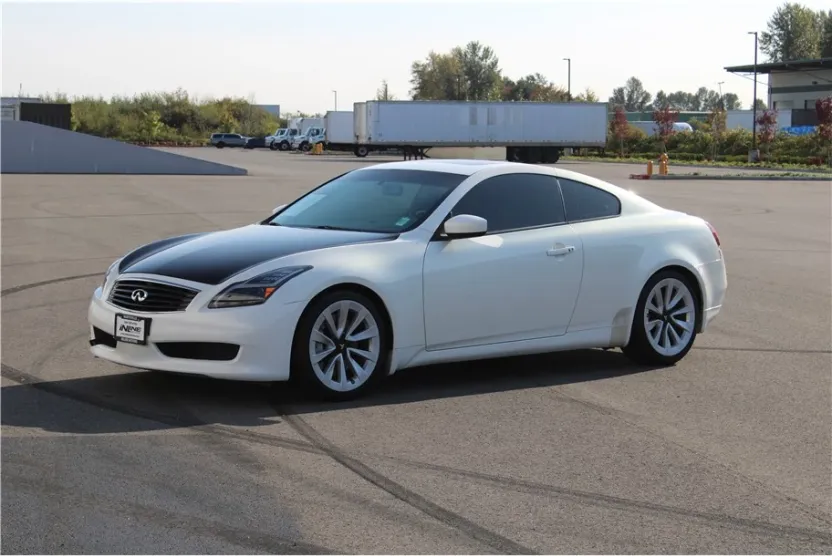 2010 Infiniti G37 photo 1